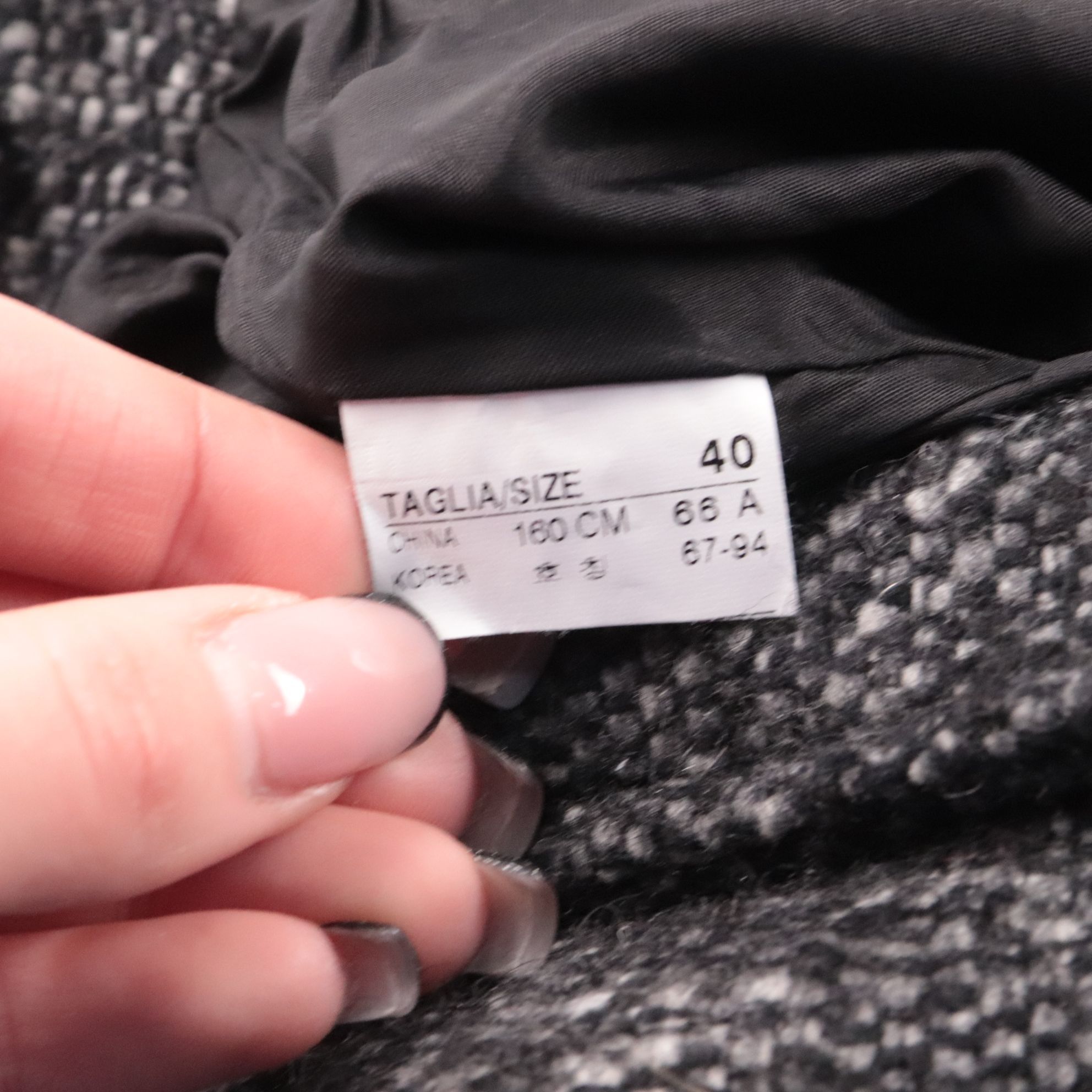 250101833-b